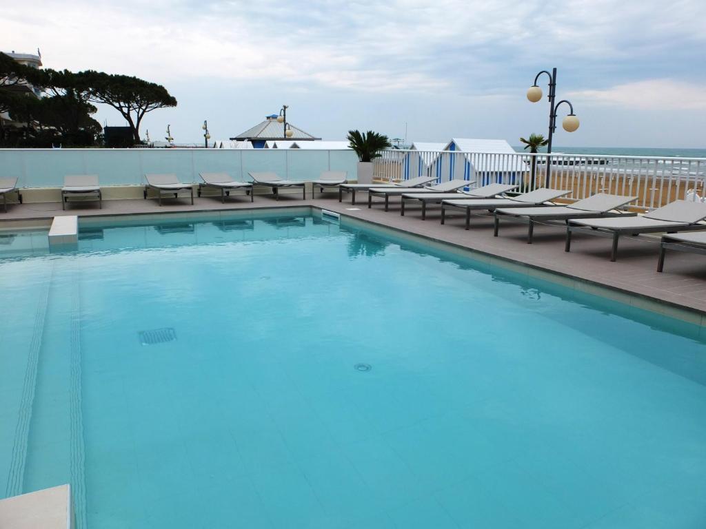 Hotel Canarie Lido di Jesolo Bagian luar foto